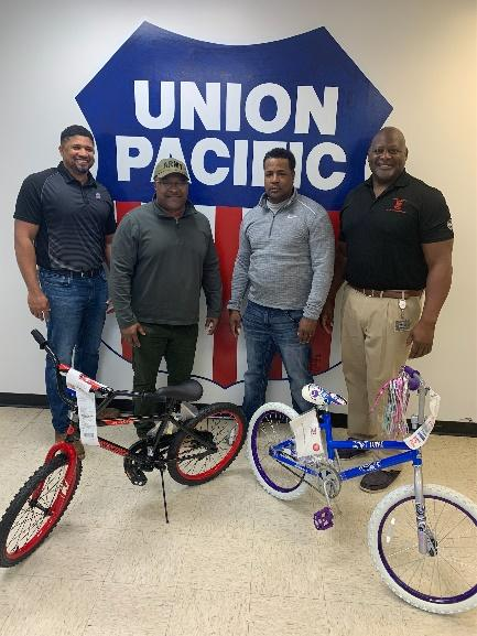 North Little Rock BEN leadership team worked together to bring good cheer to local students and their families. From left: Antoine Sims Sr., facility supervisor, Mechanical, and BEN president; Derwin Davis, senior recruiter, Workforce Resources, and BEN secretary; Gerald McNeal, conductor, Transportation, and BEN vice president; Stephen Harris, senior instructor-Track, Workforce Resources, and BEN treasurer.